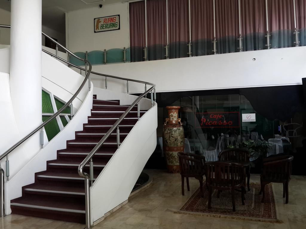 Reddoorz Plus Near Kebayoran Baru Blok S Yakarta Exterior foto